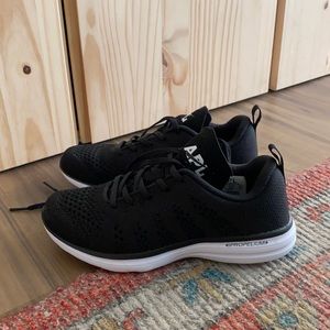 APL Techloom Pro Trainer Size 6.5 Black/White